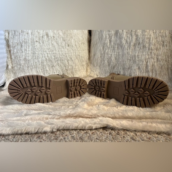 NWOT TIME and TRU Memory Foam Tan Waterproof Boots - Picture 9 of 15